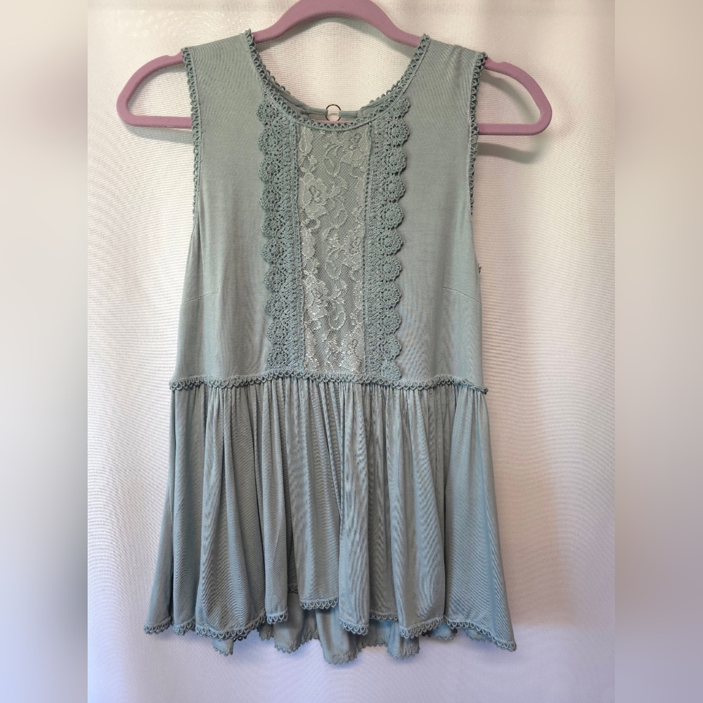 Elegant Lace Trim Tank - Picture 1 of 4